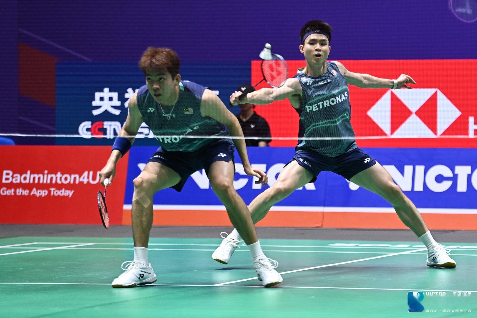 万炜聪/苏伟译🇲🇾 21-12、21-15 🇲🇾阿里夫/江凯兴威克多中国