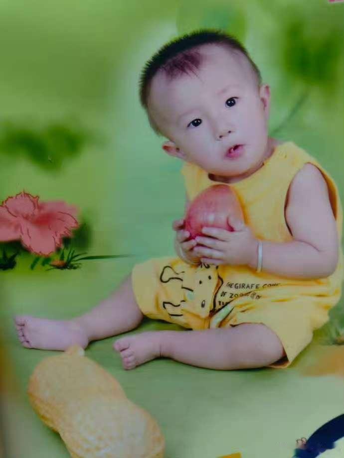 王一珩一周岁生日就拍vlog了 王一珩的成长，就像一颗小树苗在爱的浇灌下茁壮成长