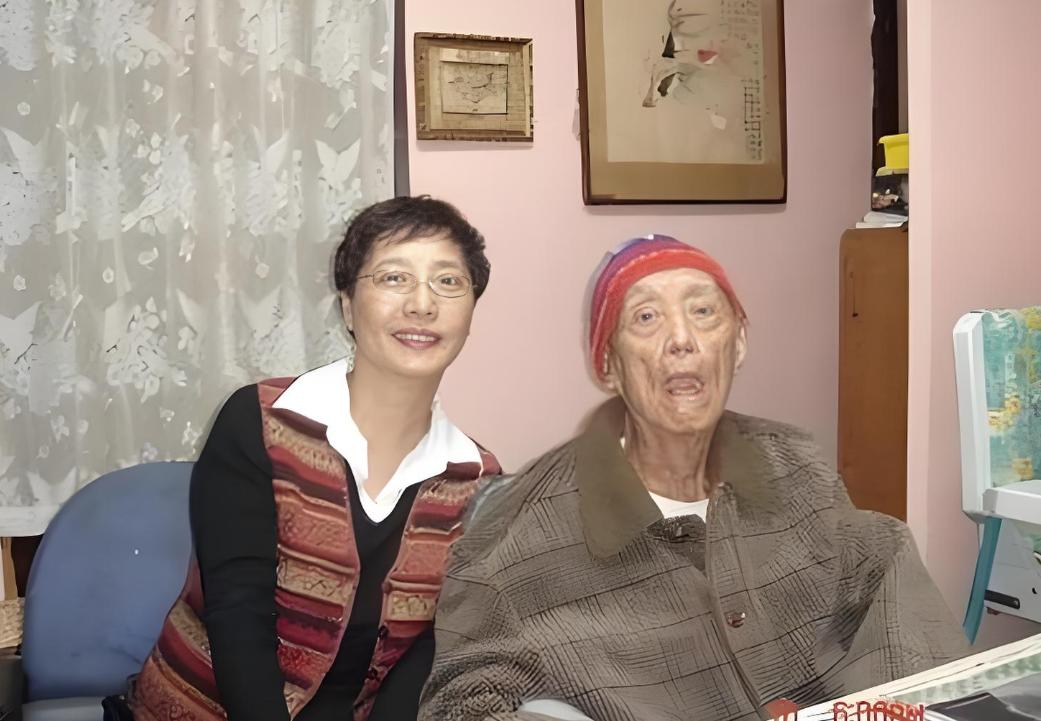 2004年，94岁的谷正文蜷缩在台北永康街一栋老旧公寓里，对着《华声》周刊的记者