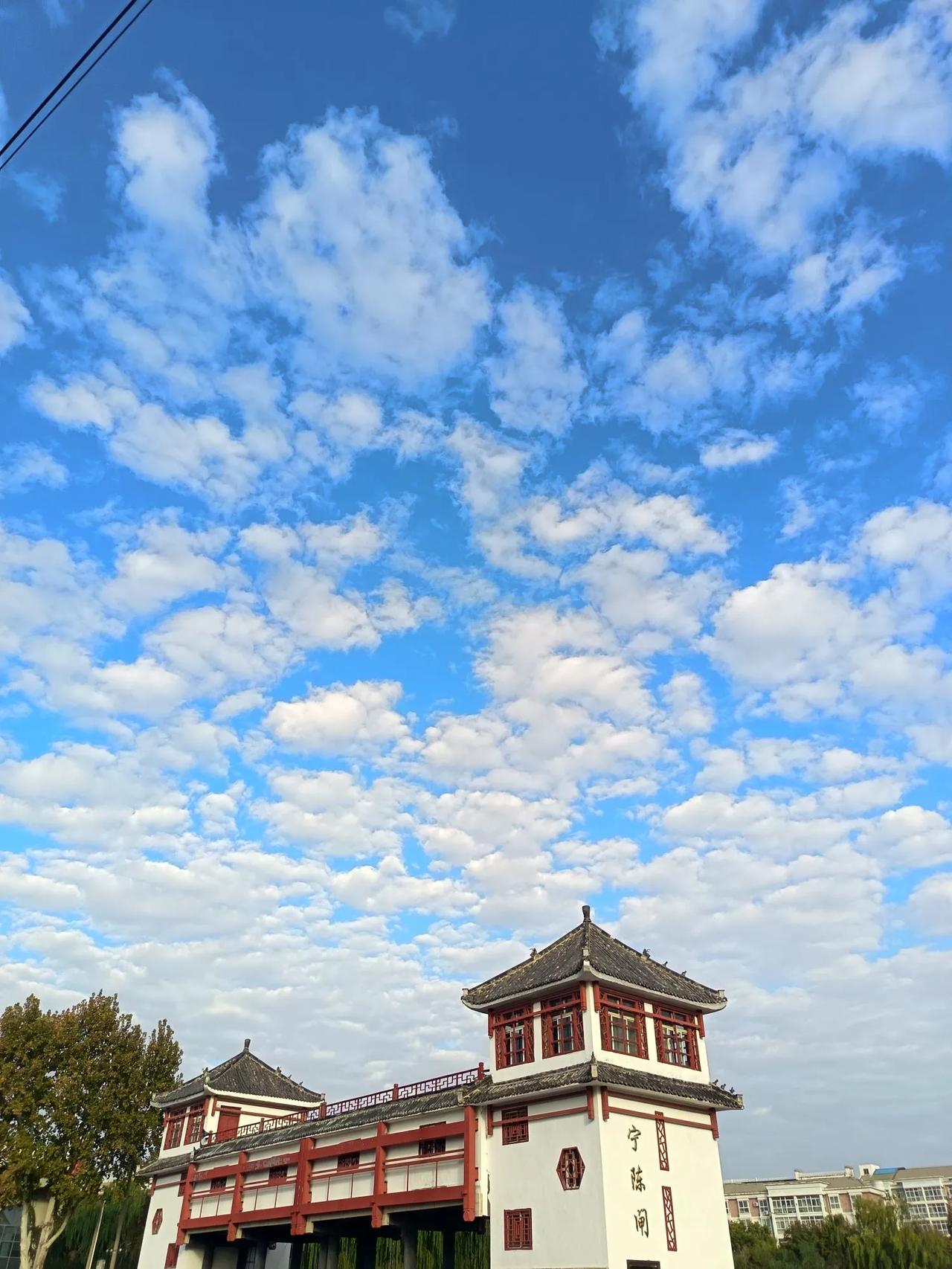 物业通知，开始收取过冬的取暖费了。

北方人不知道，冬天能拥有暖气是多么幸福的一