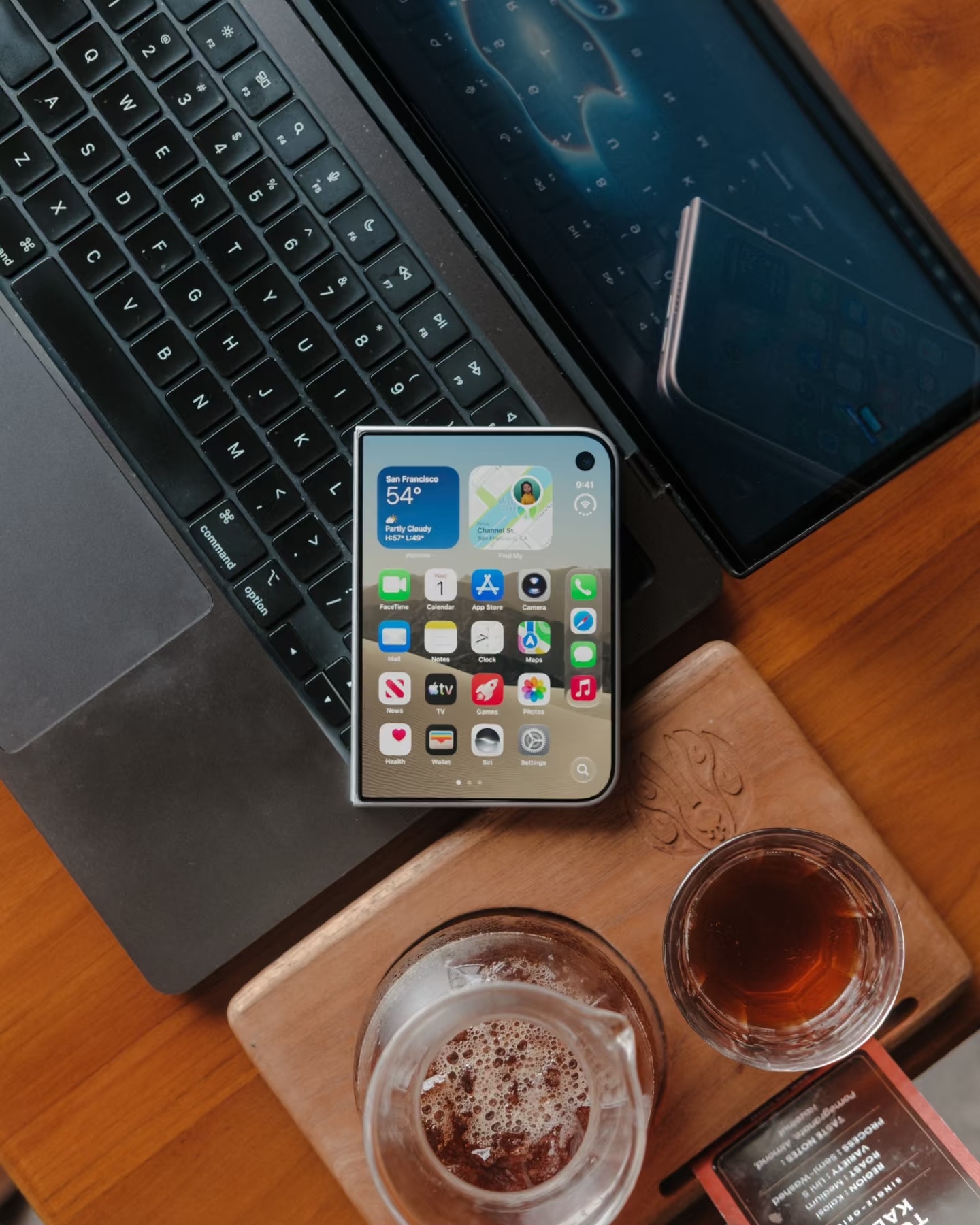 iPhoneDuo维修费8000 折叠屏的维修费用本身就很高，尤其是内屏损坏之后