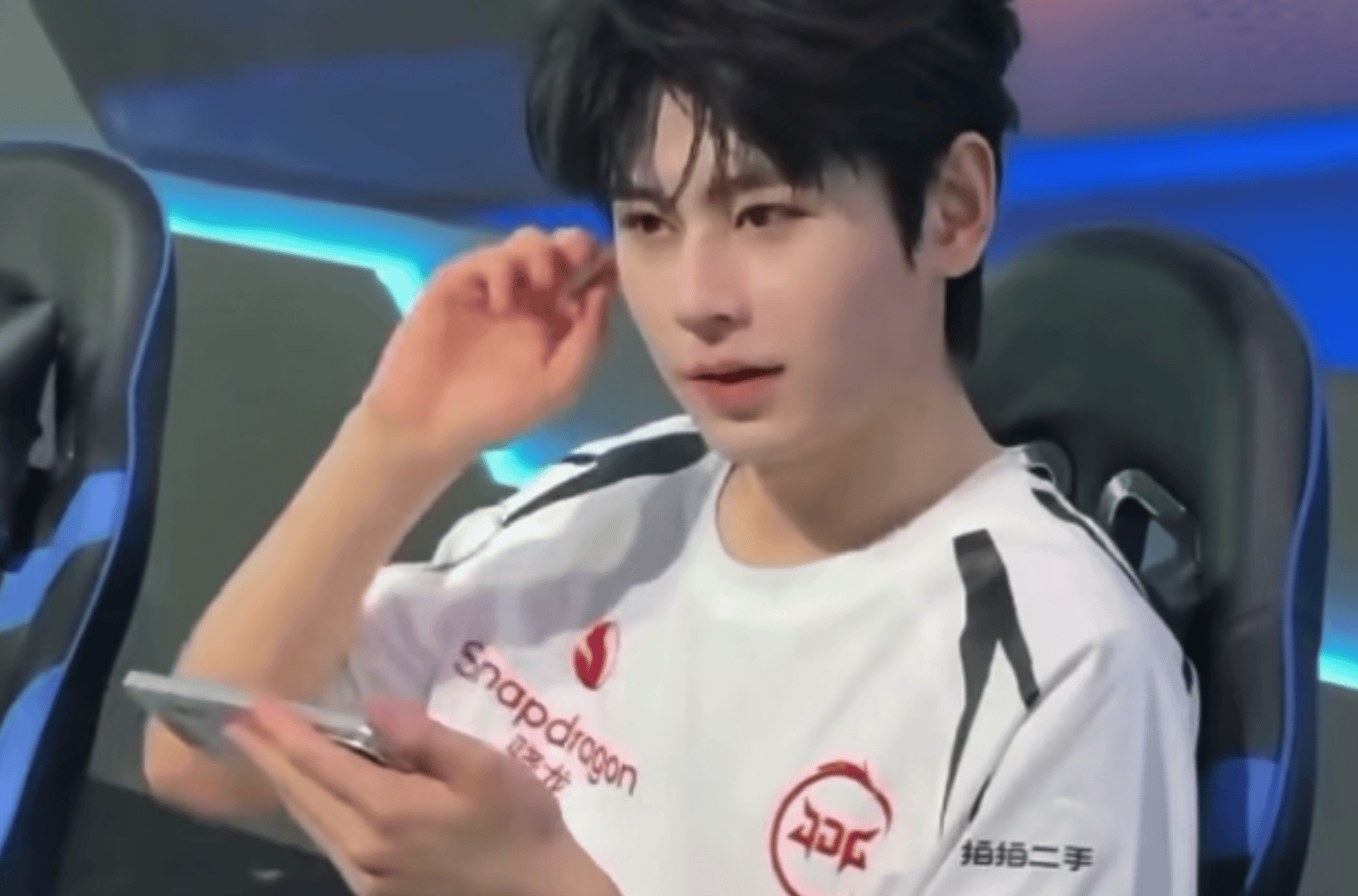 这个杨桃就这样萌萌打招呼 
