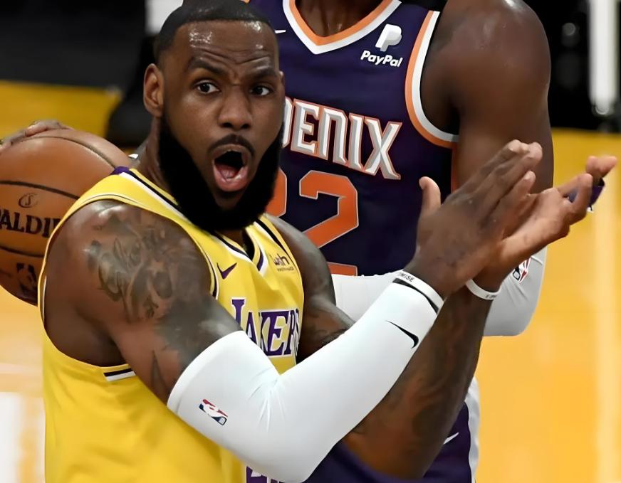 湖人官宣首发确定，老詹带伤出战，季后赛噩梦又要重现了！
刚才湖人官方公布了今天的