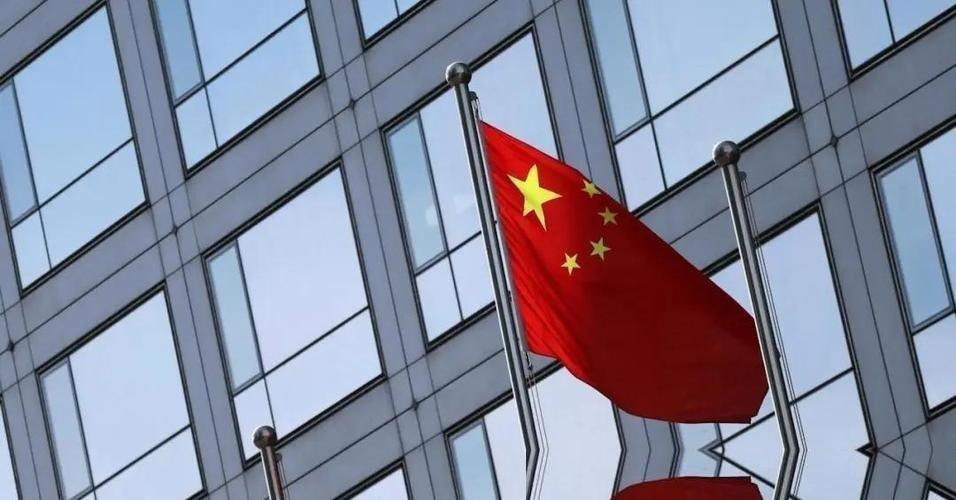你敢信吗？真正的高手过招，从来不是玩阴的，而是把底牌直接甩在桌面上。我明明白白告