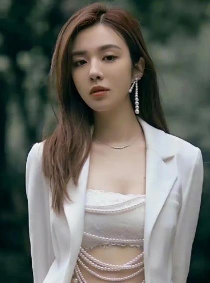 王晓晨举报狗仔爆料视频 王晓晨俞灏明就医被拍，王晓晨直接对内容进行举报。姐这性格