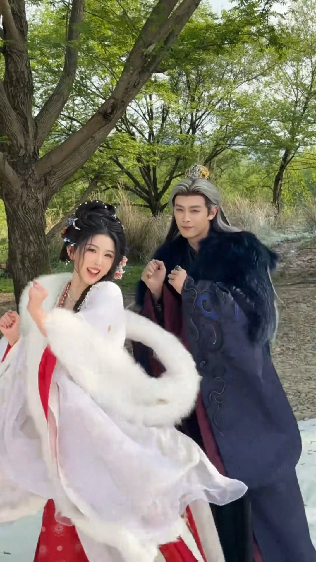 逐玉孔雪儿邓凯百万路透的手势舞第一视角来了，跟着不齐而俞每天都有饭吃