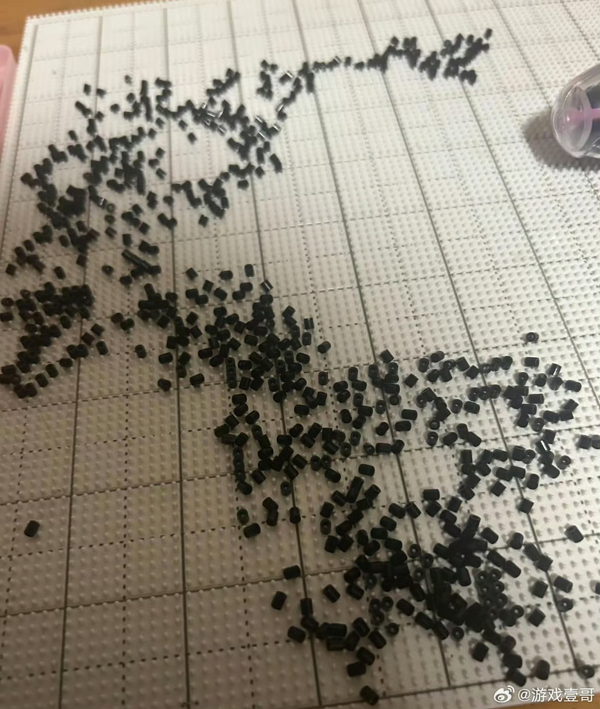 4个小时的拼豆就这样白拼了专心致志拼了四个小时，到头来全部作废，花费的时间和心血