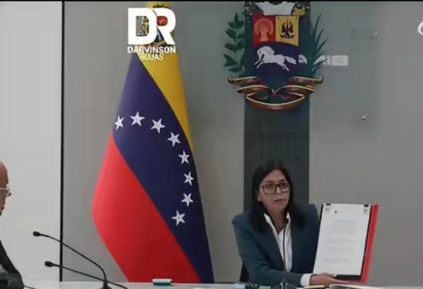 委内瑞拉副总统向全国发表讲话，呼吁释放马杜罗：“委内瑞拉只有一个总统，那就是尼古