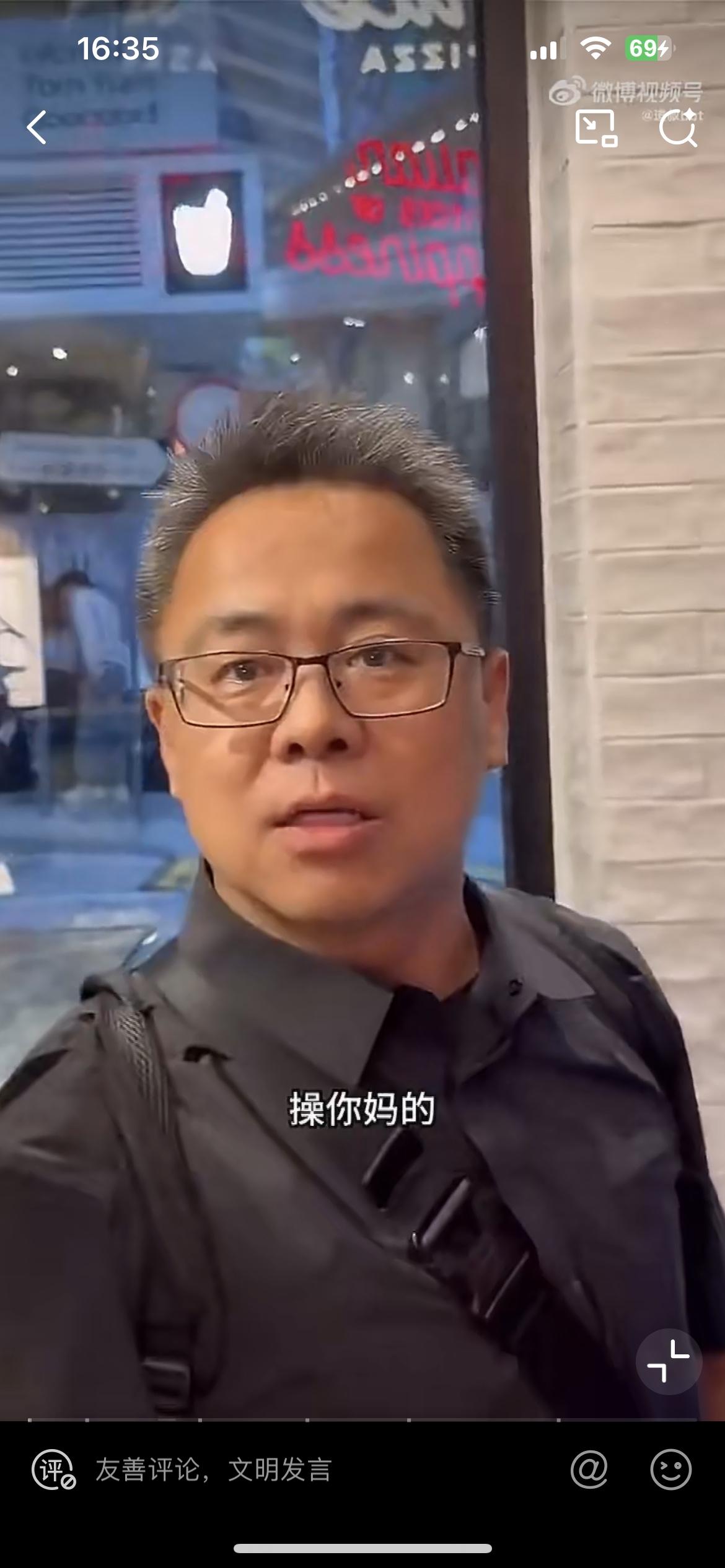 一对游客香港购物不排队，质疑店员不接待，为什么不用普通话？他们的大声嚷嚷，让一名