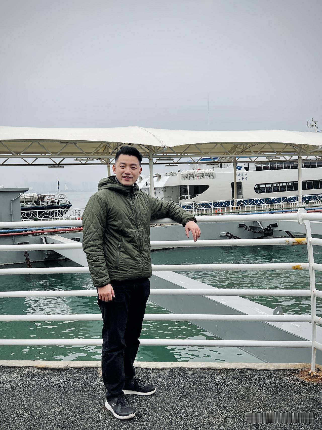 小三通一下，就从金门来到厦门，朋友们好久不见！台湾小哥肥来啦[惊喜]