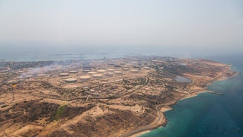 凤凰新闻【凤凰女记者战地日记丨“如果哈尔克岛再遭重创，那伊朗人民就完了”】【编者