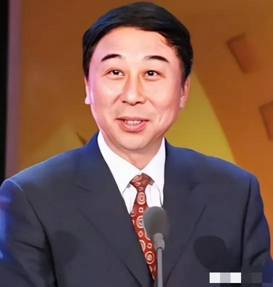 冯巩饭局玩笑遇耿直服务员，一句话让全场笑翻

曾有一次，冯巩带两个徒弟去吃饭，一