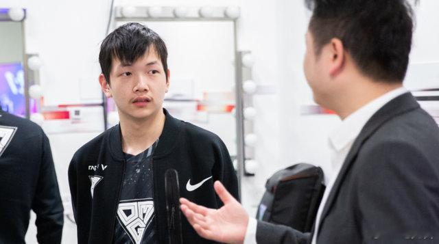 #rookie对战jackeylove##rookie要照顾jackeylove