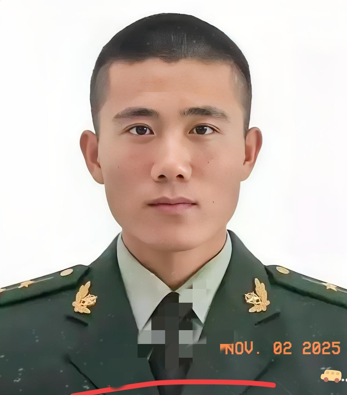 母亲哭着摸一等功奖章！王成龙的5年，哪是“白白培养”？
 
“国家白白培养了他5