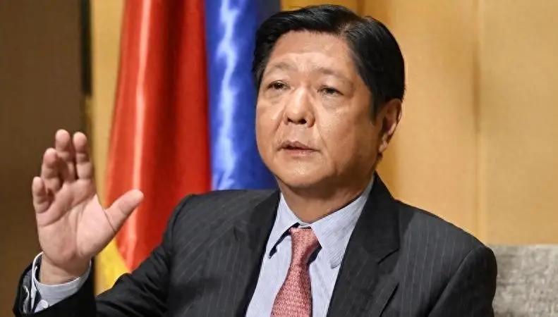 菲律宾这下怕是彻底傻眼了！就在外界普遍认定中国会直接出手，把那艘赖着二十多年的破
