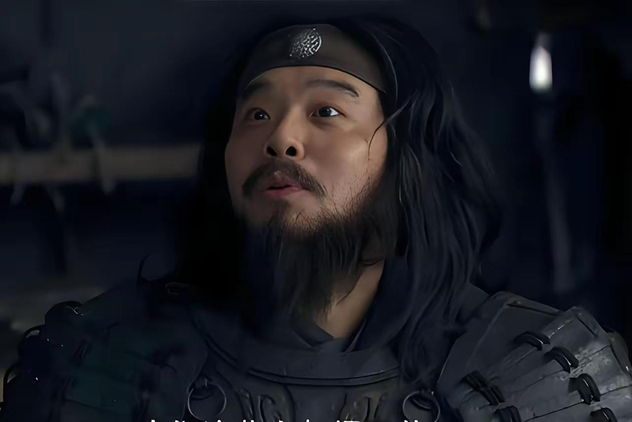 彭越被处死后，头颅挂在洛阳城门示众，他的旧部栾布冒死祭奠。刘邦震怒，下令要用大锅