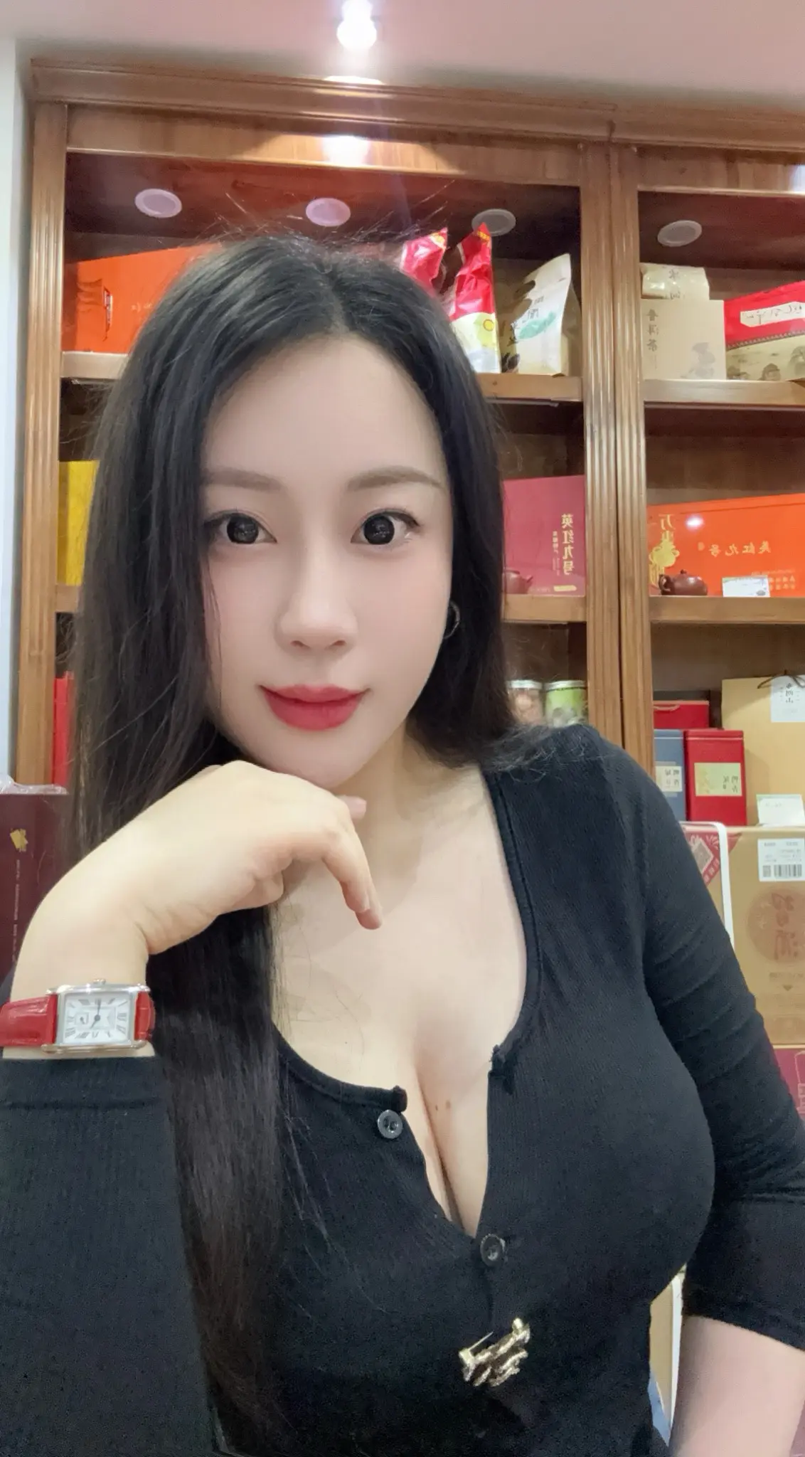 与茶为伴的守店日常 爱茶爱生活的小姐姐 保持热爱守店 生活碎片分享 等...