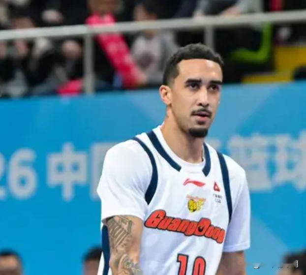 奎因全场20中8，三分10中2得到24分8篮板6助攻2抢断1盖帽

2月1日消息