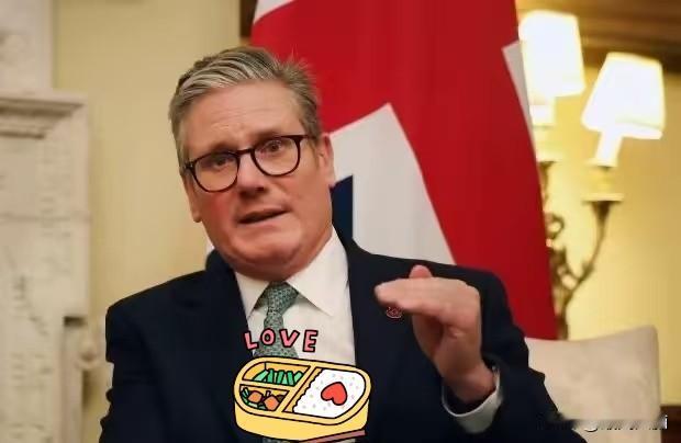 英国首相斯塔默，面对记者尖锐提问：“访华是否惹怒特朗普”，斯塔默笑着调侃：“有人