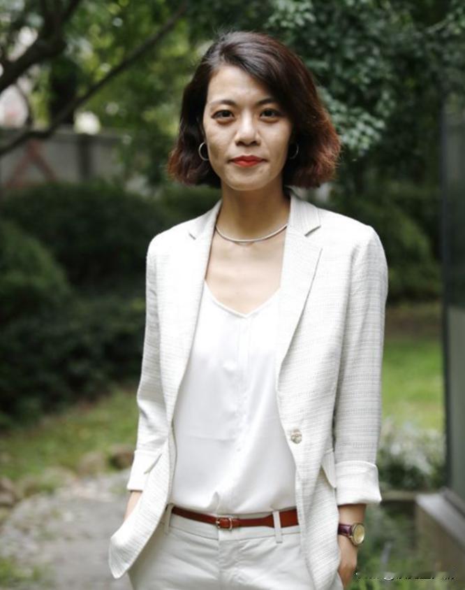 一次，39岁的复旦女神陈果上节目。撒贝宁问她:“你担心自己嫁不出去吗？”面对这个