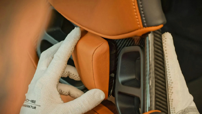 【保时捷推出911GT3匠人版，限量 30 台专供日本】保时捷专属定制工坊推出仅