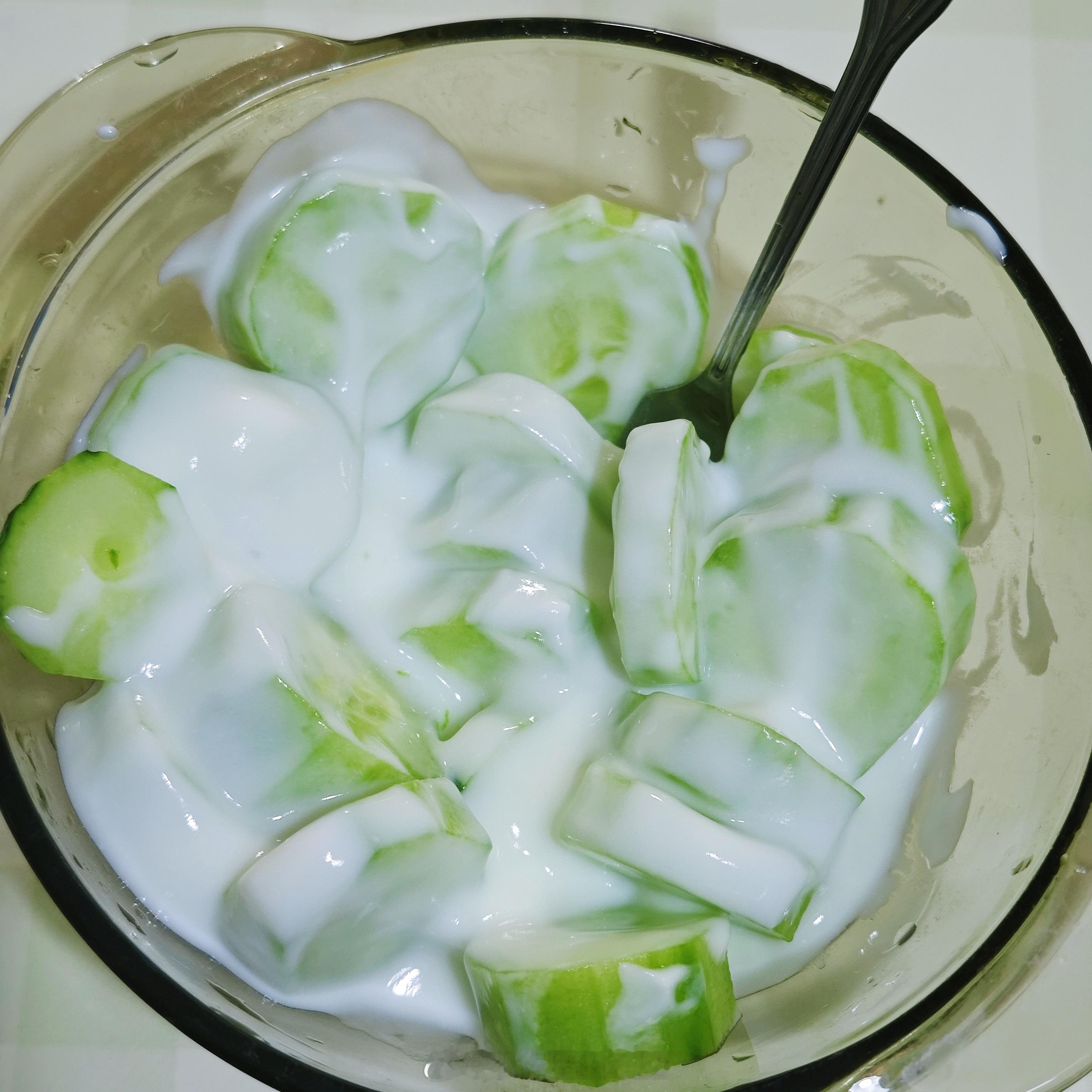 酸奶黄瓜很健康的下午茶咖啡甜点拜拜～至少再忍两星期吧 ​​​
