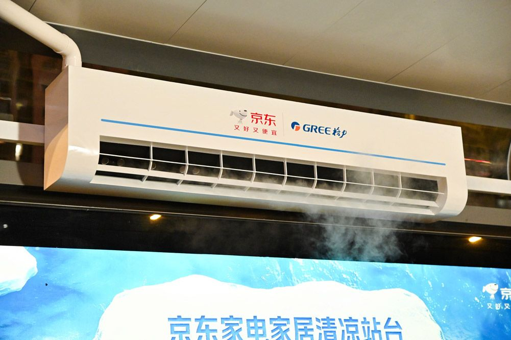 京东一夜之间给城市降温重庆多地公交站上线空调站台，为市民候车与户外工作者提供避暑