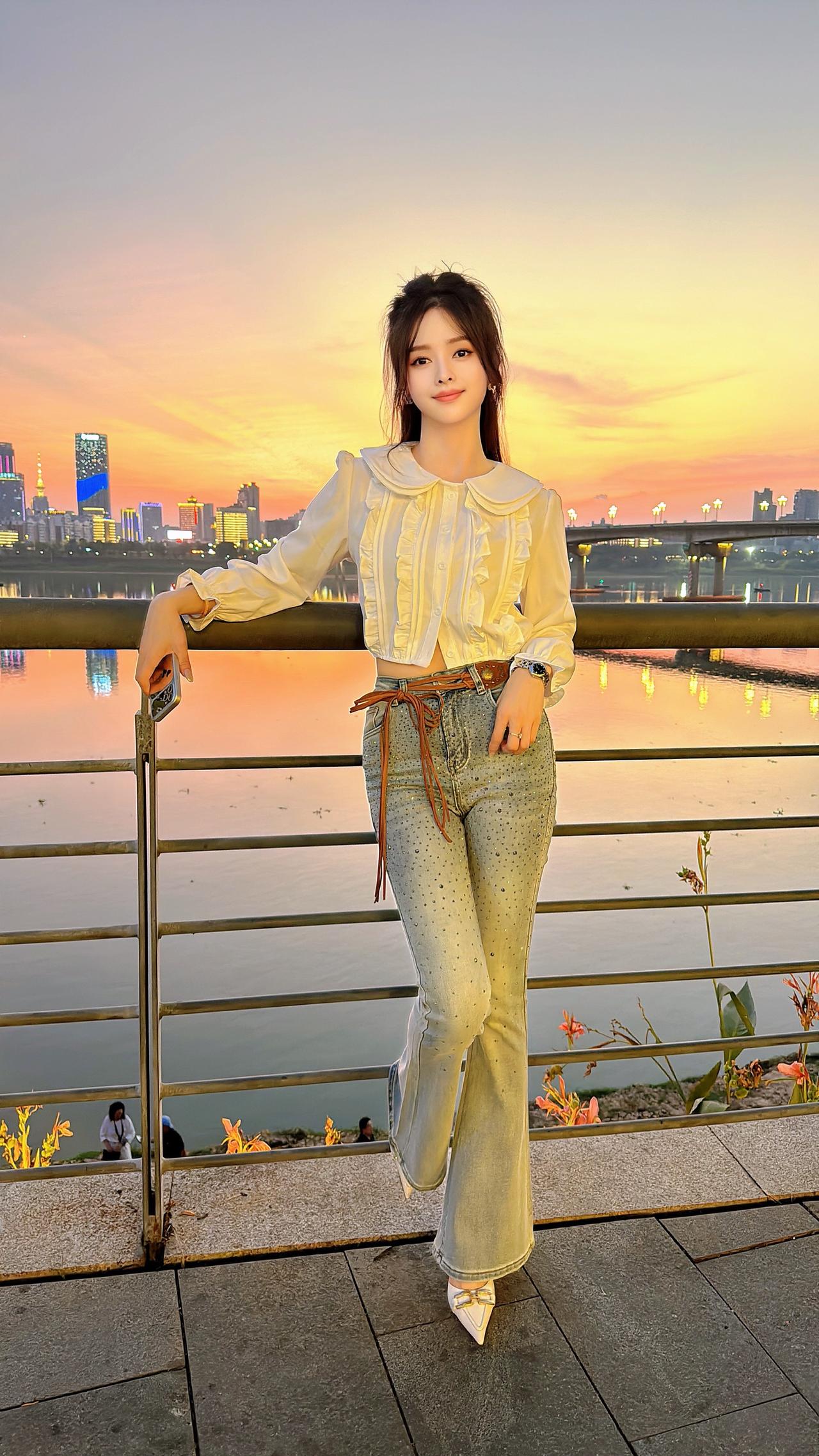 人生不能左右的事情太多了，人人都有苦衷，事事都有无奈，既然万事不能周全，就别为难