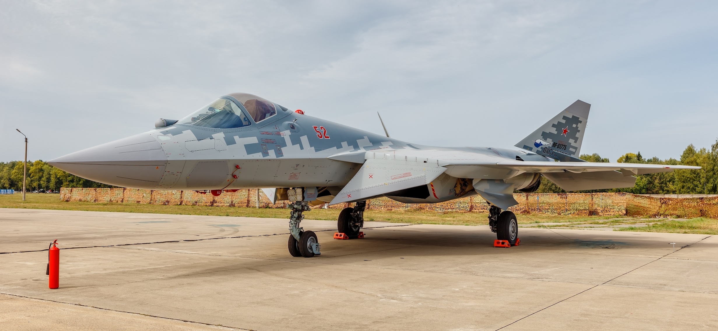 Su-57 “红 52” RF-81775 