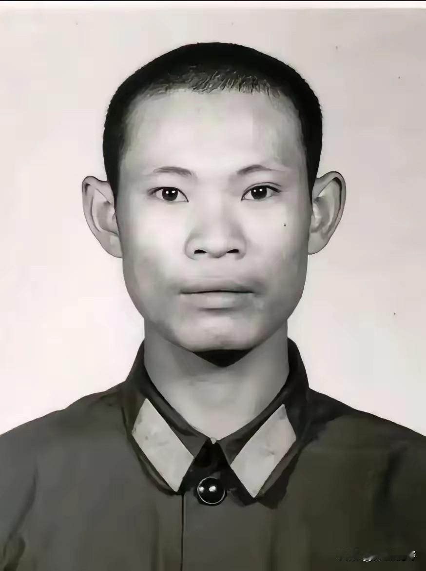 1982年,部队提拔杨国跃当班长,他死活不当。但两年后，在老山战场上,他却抢着当