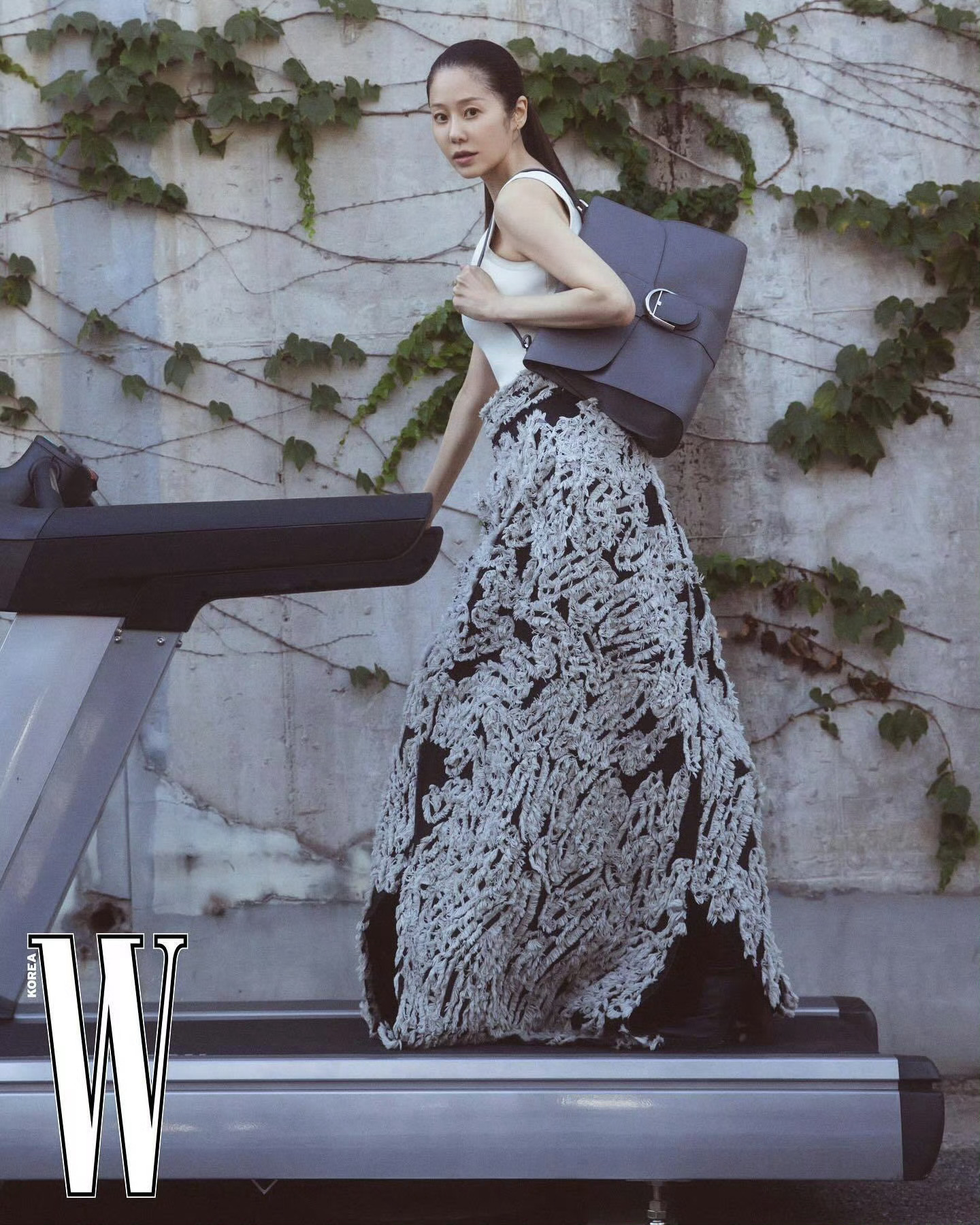 高贤贞 W KOREA October 2025.10月刊封面摄影: Kim Y