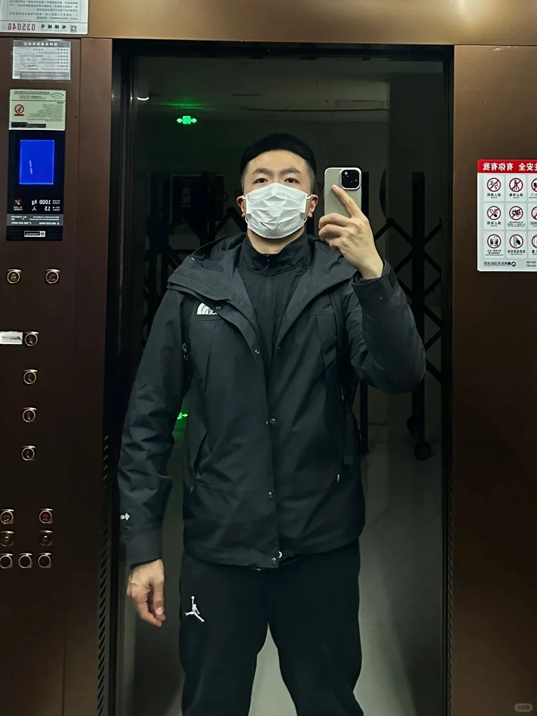 我是酒局小坦克，谁撞谁休克