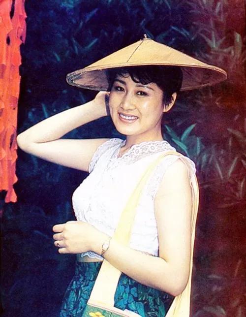 当年拍摄《渴望》，张凯丽对鲁晓威说：“导演，您赶紧把我写死吧，我不想拍了。”得知