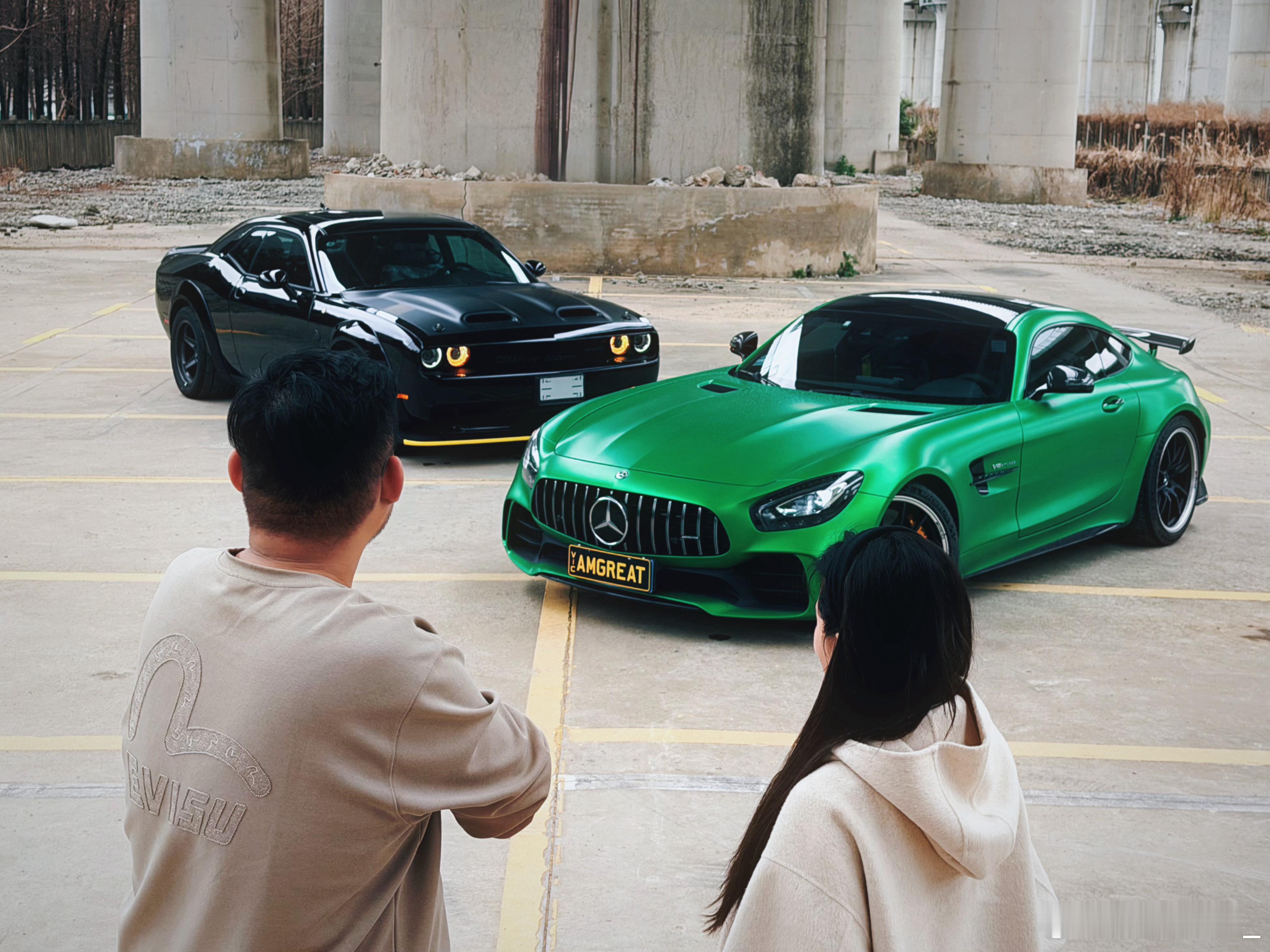 mia的plog时刻 上周弟弟来看他的大猫也算是拍到了人生照片之一吧 上海