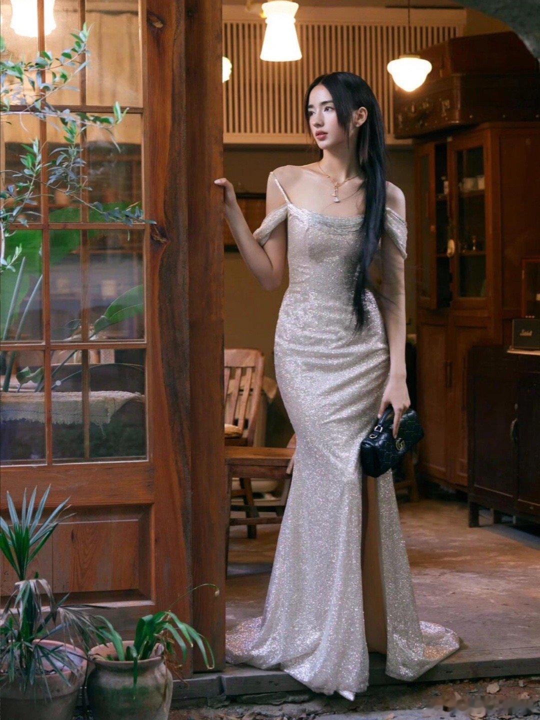 领衔主演李宛妲 李宛妲演关清越是什么神仙选角，笑时是人间白月光，冷脸时是战场罗刹
