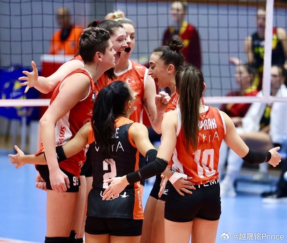 排球 🇹🇷 25-26赛季女排土耳其杯半决赛第二场：🔵 费内巴切 ⚔️ 伊