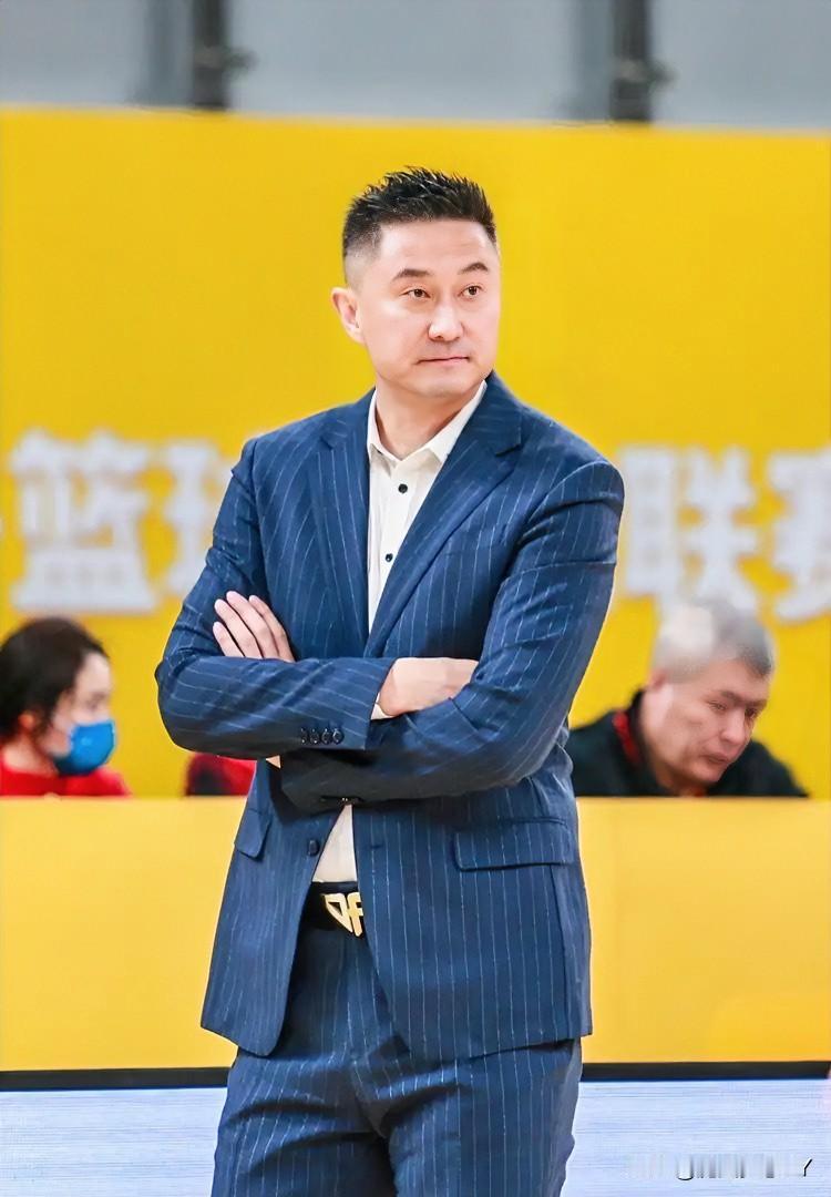 杜锋越来越有意思了
想过奎因缺席他压力会很大
想过广东可能会输，但是没想到
杜锋