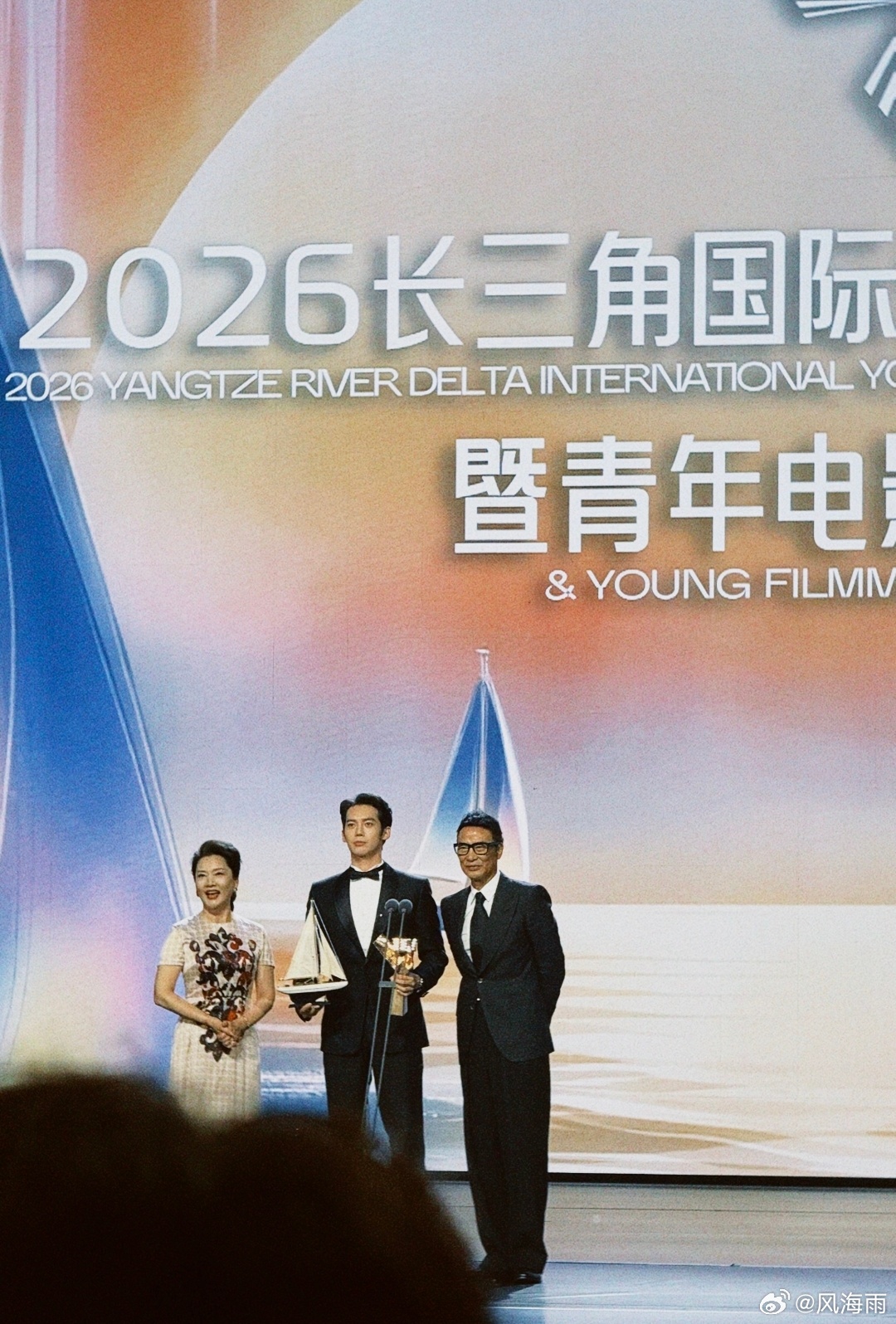 长三角国际青年电影周十月宁波海风微凉，一座港口城市为尚未成名的影人点亮整晚灯火。