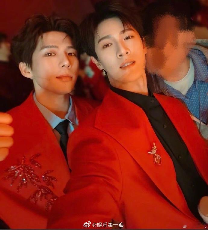 王安宇李昀锐自拍王安宇李昀锐哭妃笑妃自拍 王安宇李昀锐春晚后台自拍，网友：“哭妃