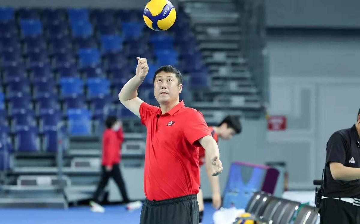 你绝对想不到，辽宁女排的教练风波怎么又绕回来了！赵勇，这位曾经走马上任又离开的教