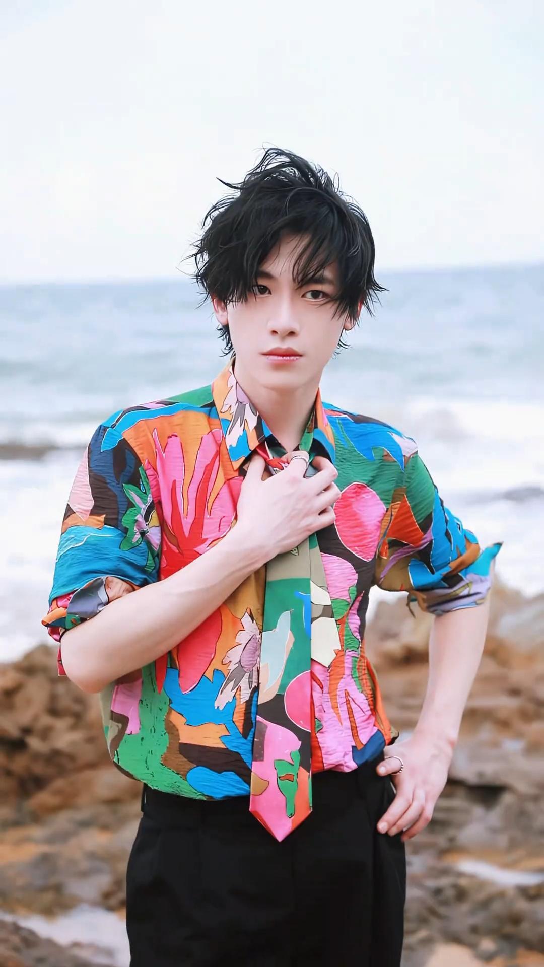 何与 和 辛云来一点也不像啊说像的人是脸盲吧