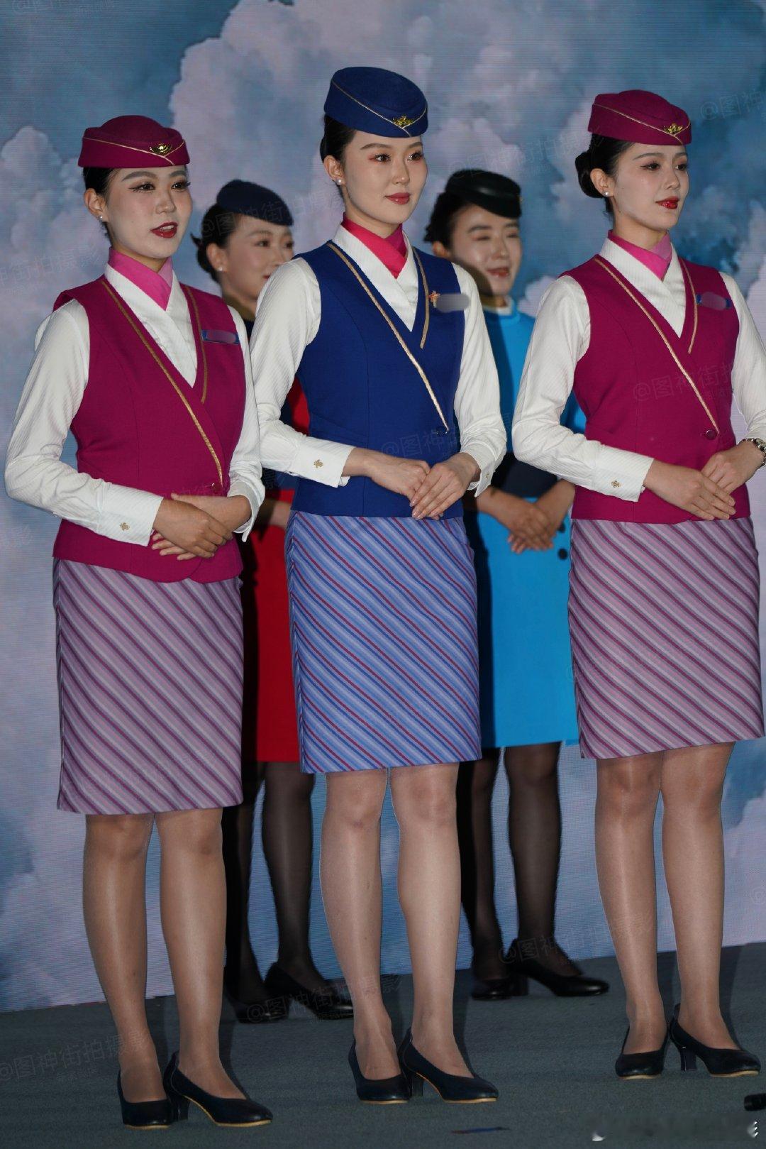 哇塞街拍摄影最美空姐  【编码YS1339】【空23】原图 30p已上jia ​