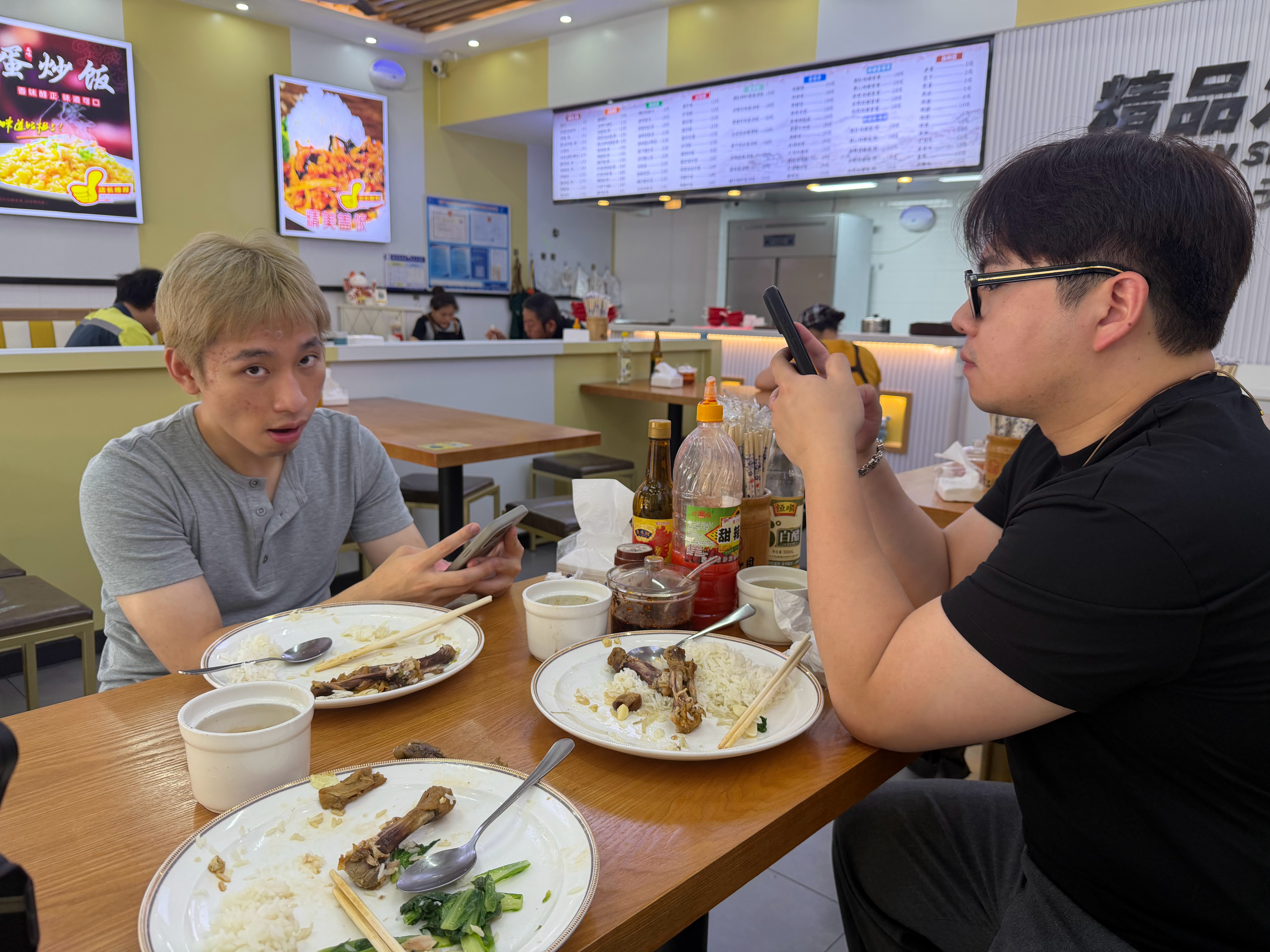 平常我们只吃普通的沙县，腊肠哥来了，必须吃精品的 厦门·UDG终极梦想车库