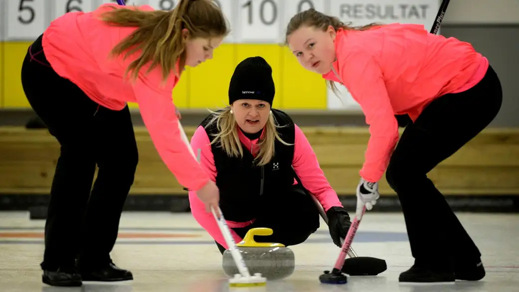 周末即将开赛的混双冰壶世锦赛，瑞典队（与中国同组）将由两次奥运会冠军诺贝里的女儿