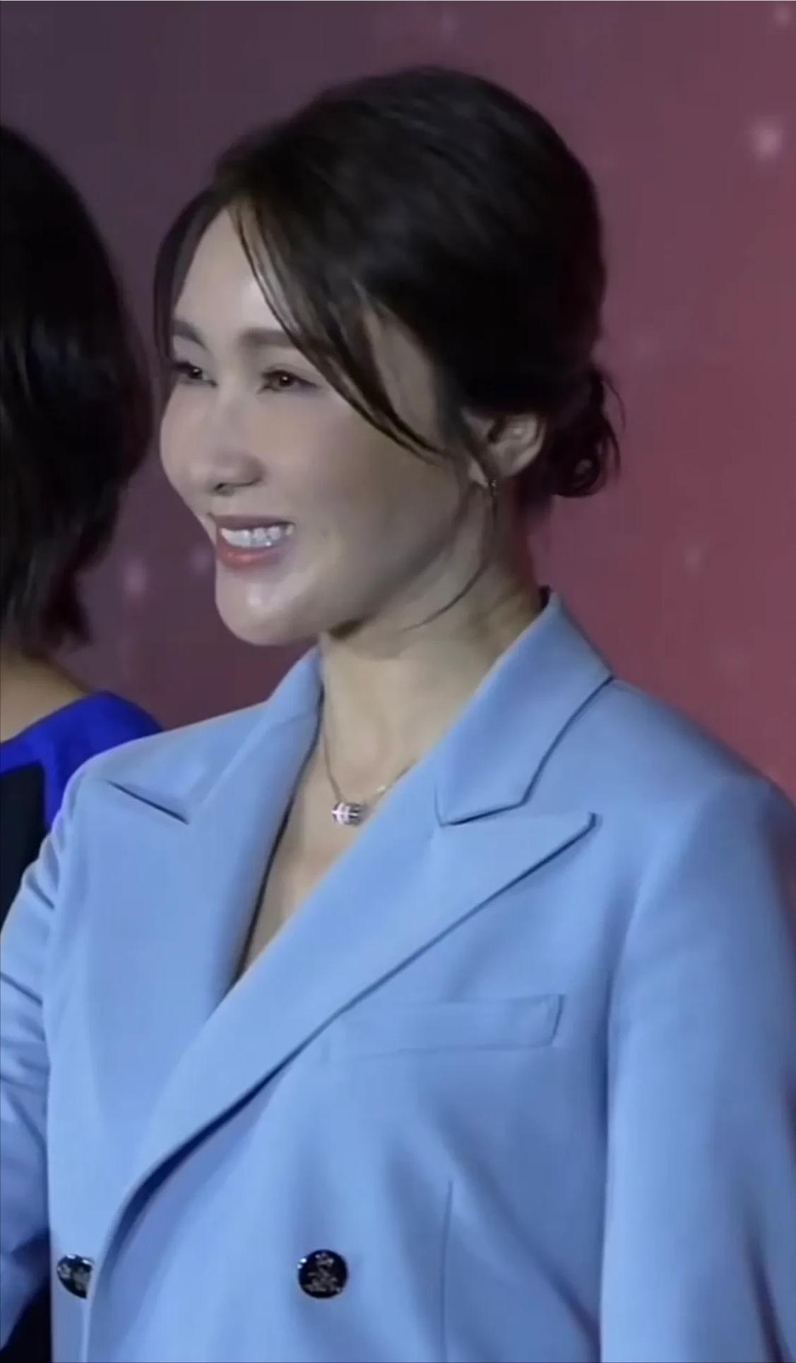 最美“周芷若”，最终也毁在了医美过度啊！这科技感满满的侧颜真让人一眼不敢认~

