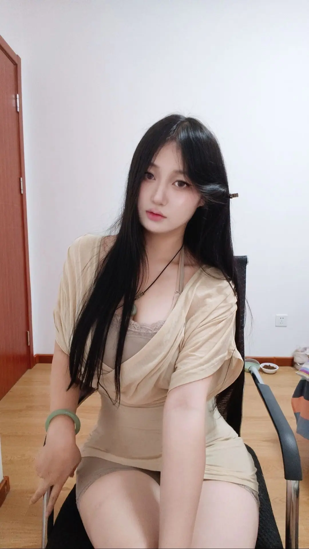 这个世界总不会对漂亮的女人太绝情