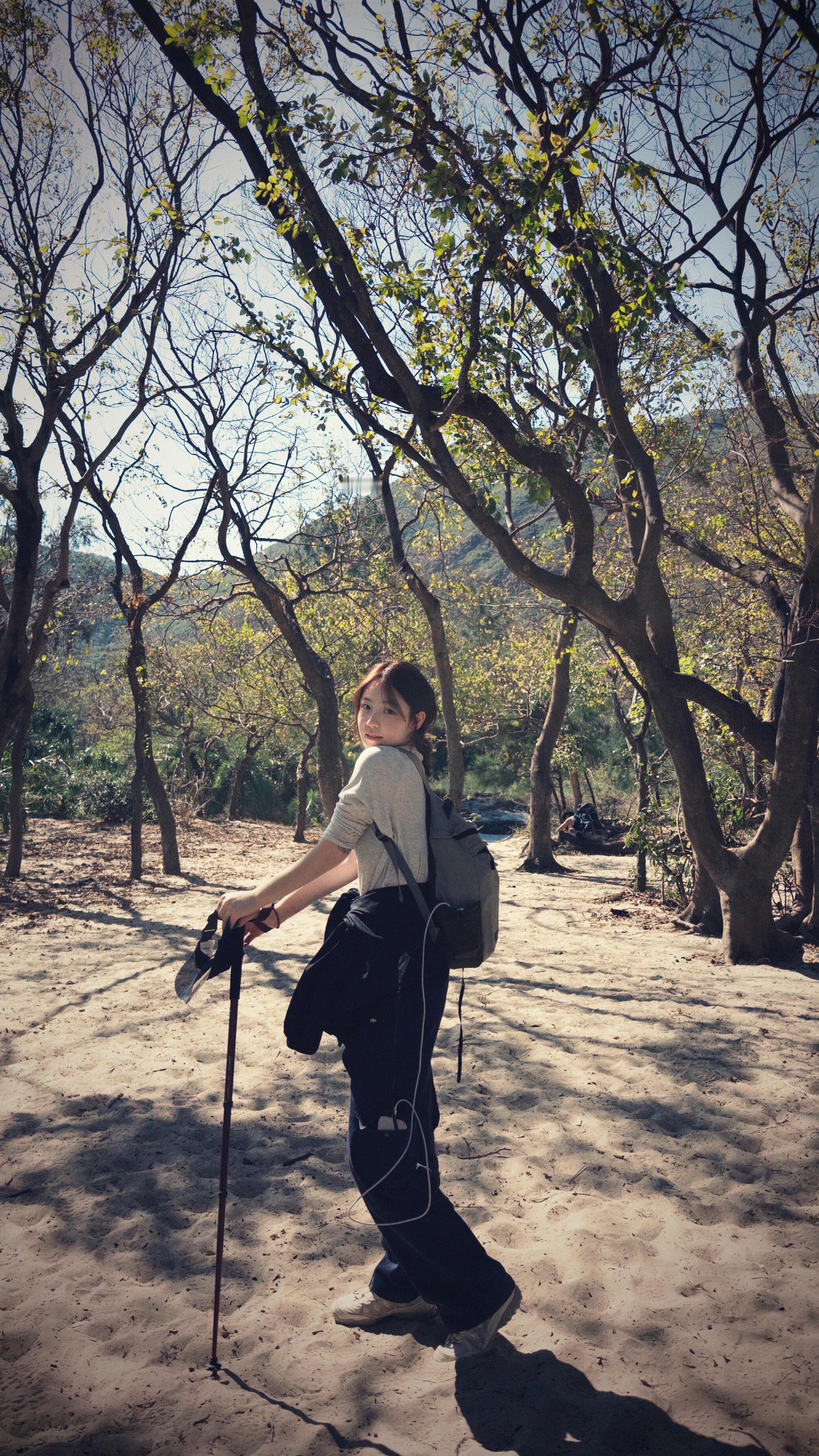 从前那个没理都要争三分的小孩蕞终变成有理也不吭声 