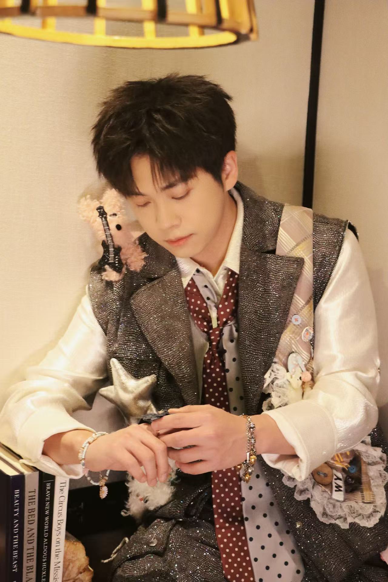 武艺在声生不息不闯祸改唱歌了 在南半球的车站抱起吉他，闯祸喜剧人一秒切回歌手模式