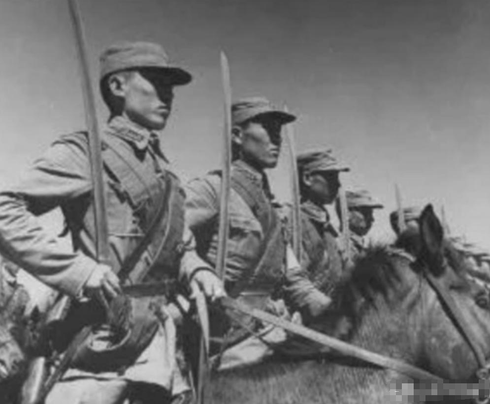 1949年，解放军遭马家军包围，眼看就要全军覆没，指挥官情急之下，大喊：“炮轰穿