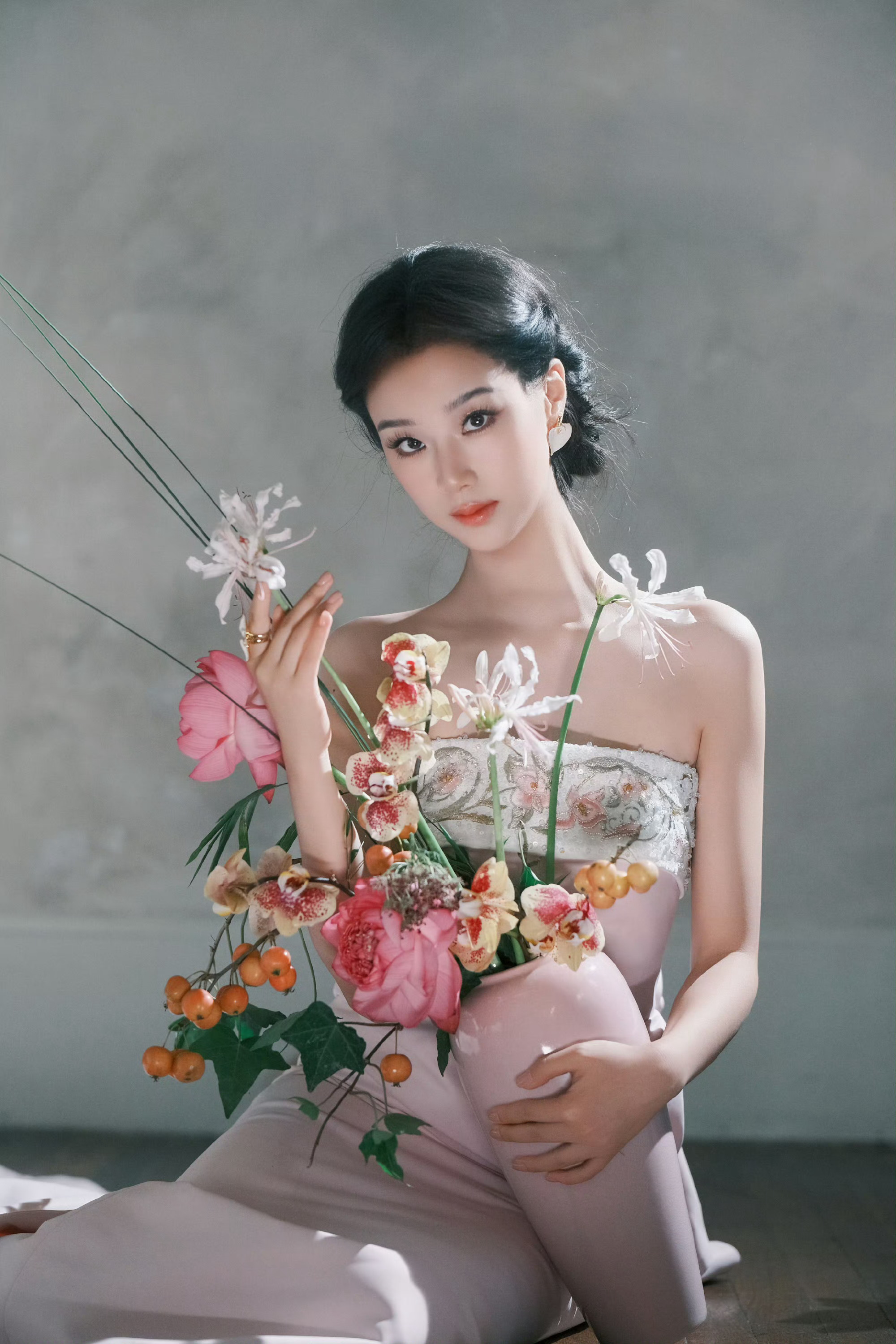 王小亿粉瓷美人王小亿你让我觉得陌生！这次古风女子造型也太好看了，完全就是小说里的